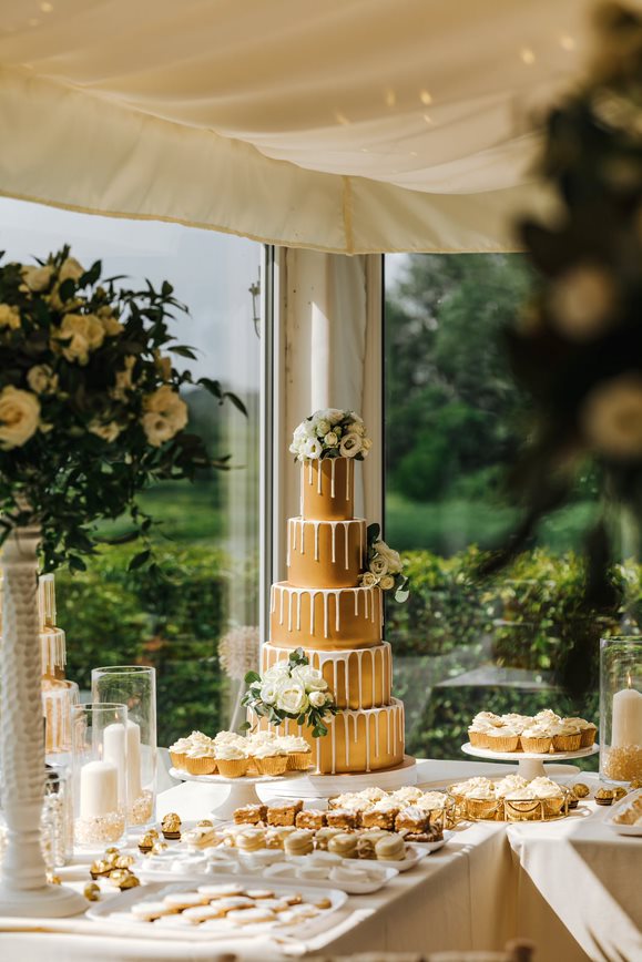 Winter wedding cake idea